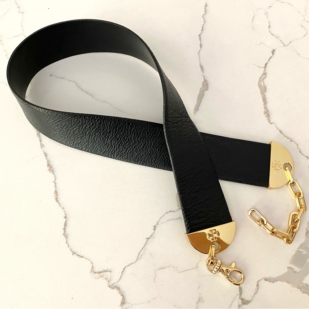 Tory Burch • XS/S Leather belt with chain and hook closure